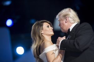 US first lady Melania Trump and US President Donald Trump dance during the Freedom Ball January 20, 2017 in Washington, DC. / AFP PHOTO / Brendan Smialowski