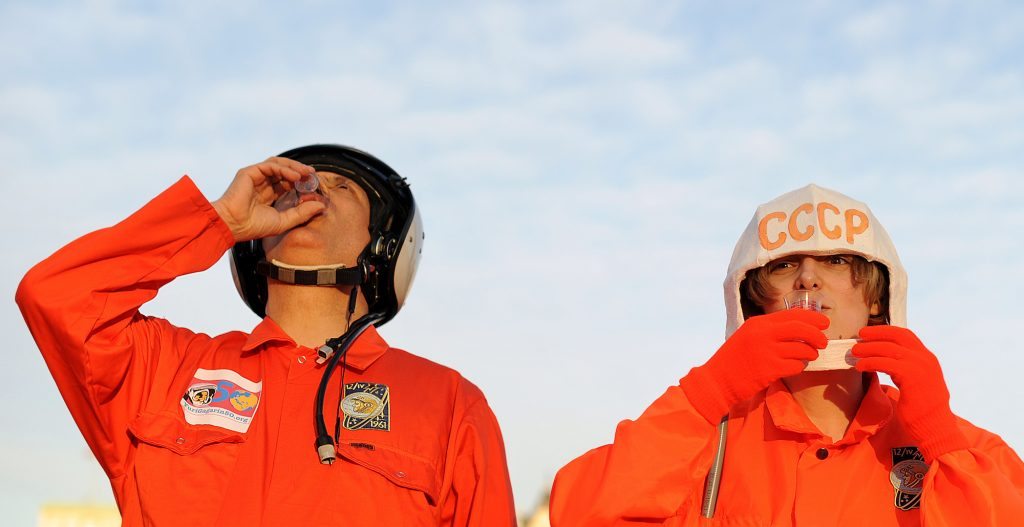 Gagarinra isznak, de a földön (AFP PHOTO / BEN STANSALL)
