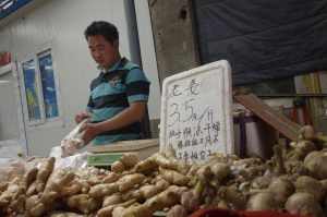 A vendor bags up some ginger root for sale at a market in Beijing on May 6, 2013. Chinese state media on May 6 reported that authorities have begun confiscating a highly toxic pesticide called shennongdan from Chinese ginger farmers after discovering its widespread use in Shandong Province. Exposure to large amounts of the pesticide can cause respiratory failure in humans. AFP PHOTO / WANG ZHAO / AFP PHOTO / WANG ZHAO