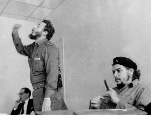 (FILES) This file photo taken in the 60s shows Cuba's Prime Minister Fidel Castro (C) speaking during a meeting next to Ernesto Che Guevara in Havana. Cuban revolutionary icon Fidel Castro died late on November 25, 2016 in Havana, his brother, President Raul Castro, announced on national television. / AFP PHOTO / CUBA'S COUNCIL OF STATE ARCHIVE / STR / RESTRICTED TO EDITORIAL USE - MANDATORY CREDIT "AFP PHOTO / CUBA'S COUNCIL OF STATE ARCHIVE " - NO MARKETING - NO ADVERTISING CAMPAIGNS - DISTRIBUTED AS A SERVICE TO CLIENTS