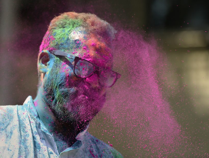 An Indian man is gets a face full of coloured powder during the Holi celebrations in Mumbai on March 13, 2017. Holi, the festival of colours, is a riotous celebration of the coming of spring and falls on the day after full moon annually in March. / AFP PHOTO / PUNIT PARANJPE