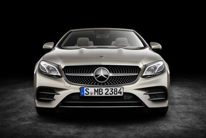 Mercedes-Benz E-Klasse Cabriolet; 2017; Exterieur: aragonitsilber metallic, AMG Line; Interieur: yachtblau / macchiatobeige; Zierteile: Holz sen hellbraun glänzend ; Mercedes-Benz E-Class Cabriolet; 2017; exterior: aragonite silver metallic, AMG line; interior: yacht blue / macchiato beige, trim parts: high-gloss light brown sen wood;