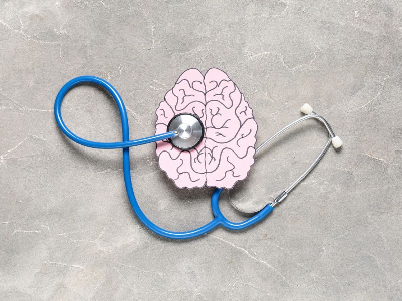 Fedezd fel, mely hét népszerű ételt és italt kerülik a neurológusok az agy egészsége érdekében.