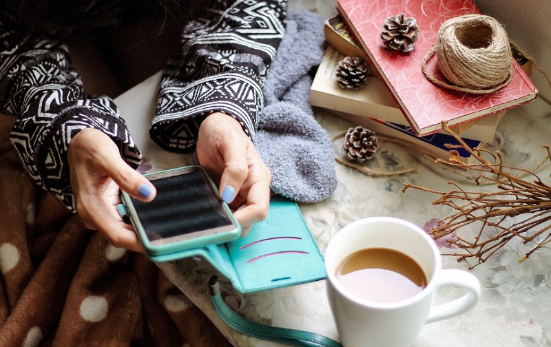 Agyrothadás és online görgetés