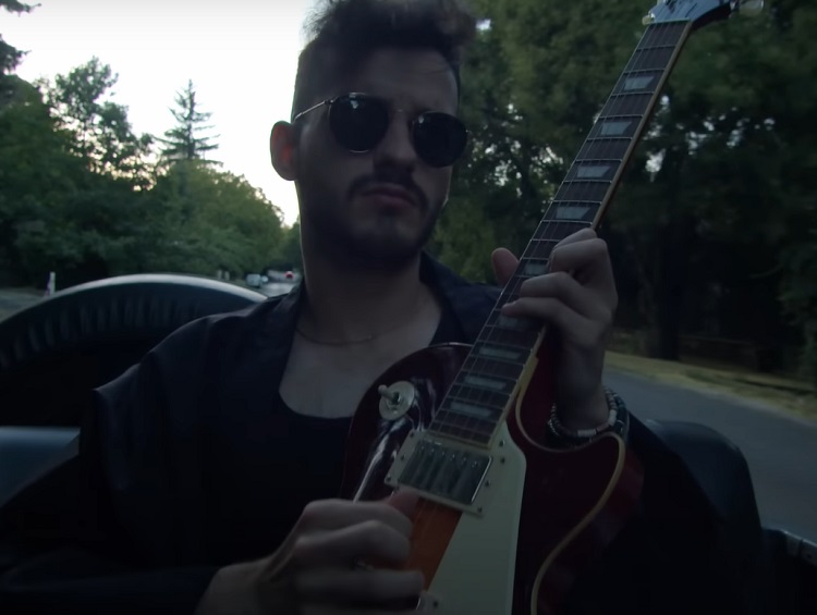 Azahriah hivatalosan is visszavonult