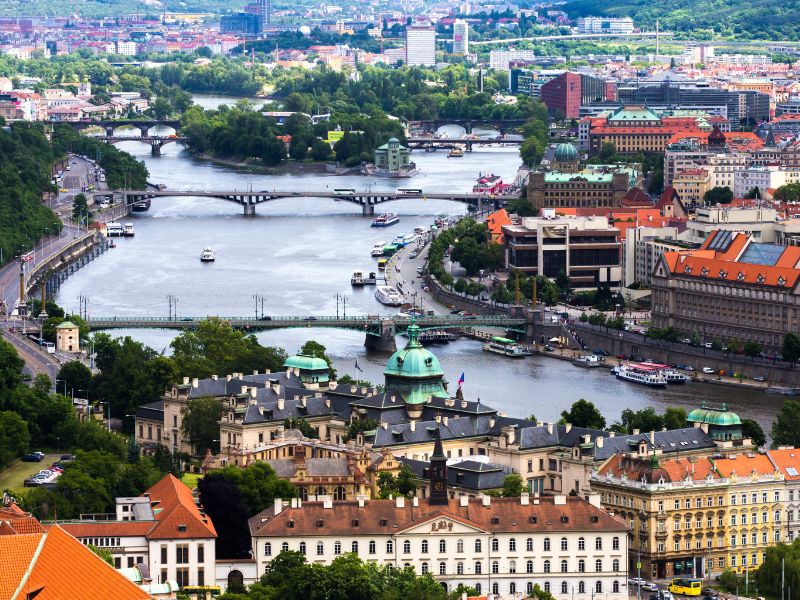 Budapesti látkép a nyári hőhullám idején – kánikula miatti halál már magyar életeket is követel