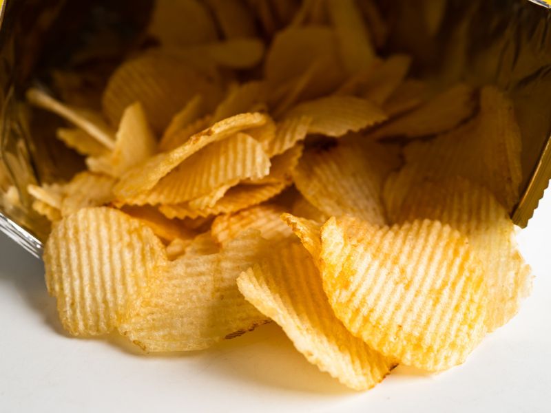 Az ultra-feldolgozott élelmiszerek gyengítik az izmokat, növelve ezzel a térdízületi porckopás kockázatát.