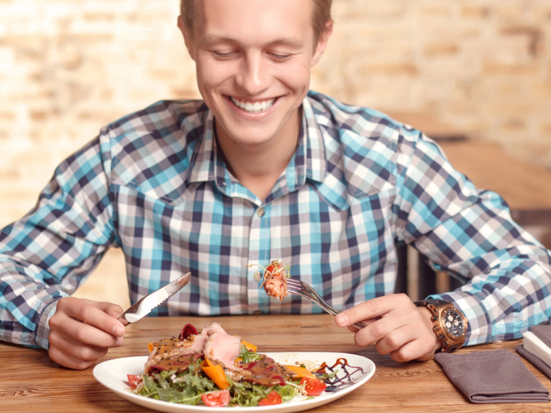 Intuitív étkezés: amikor újra hallgatunk a testünkre, és az étel nem ellenség, hanem örömforrás lesz