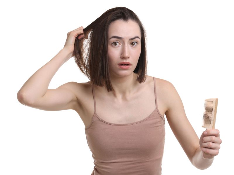 A hajhullás hormonális okai mögött rengeteg tényező állhat