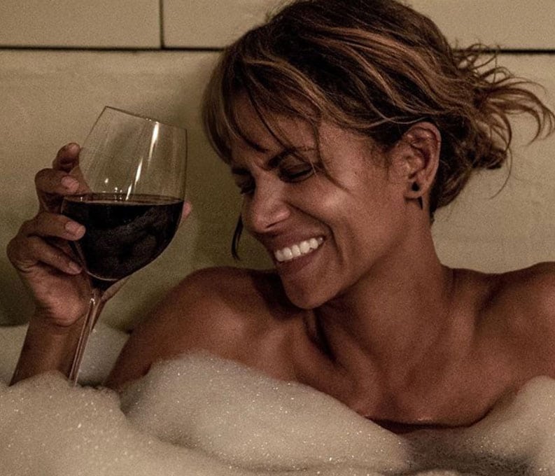 Halle Berry meztelen