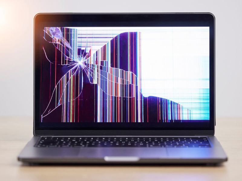 A használt laptop vásárlás kockázatokkal járhat, ha nem figyelsz a részletekre