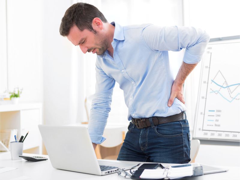 Fontos az irodai nyújtás, ha fáj a sok üléstől a hátunk és a vállunk