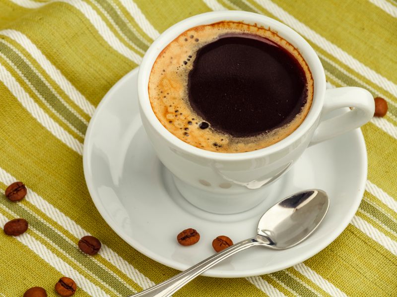 A kávé hatása a gyógyszerekre – amit minden gyógyszert szedőnek tudnia kell