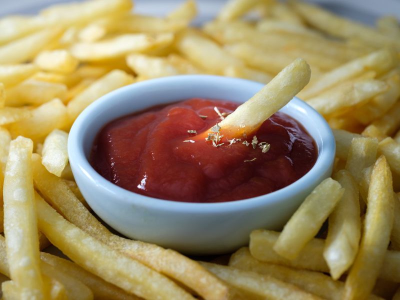 Szakértő válaszolja meg a ketchup tárolása körüli vitát