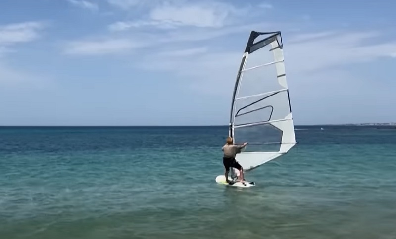 Világ legidősebb női szörföse