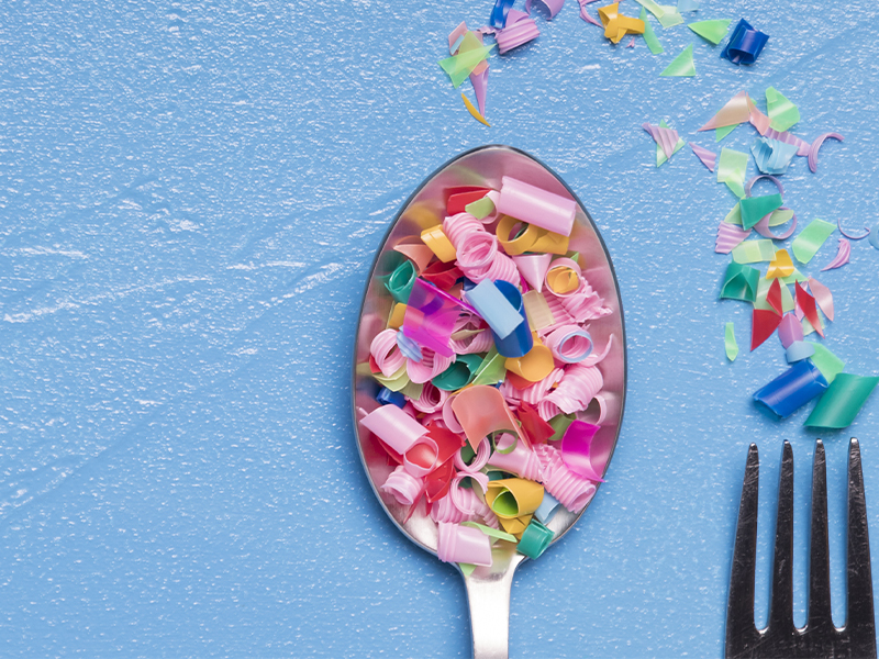 Mikroműanyagok a konyhádban: így kerül a műanyag az ételbe