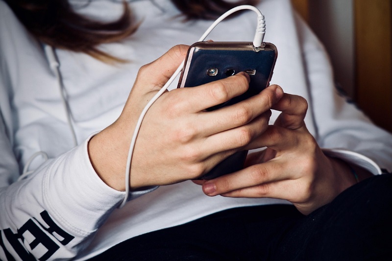 telefonfüggőség reggel