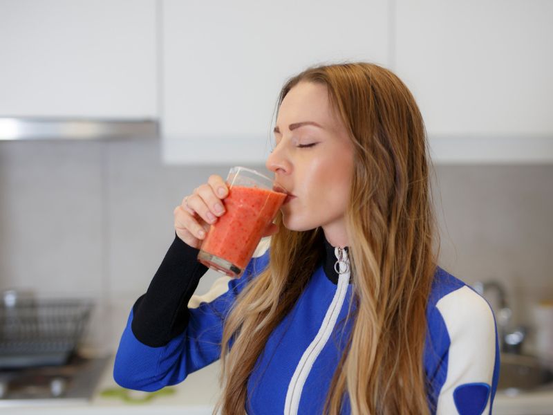 A paradicsomlé előnyei a bőrünkön is látható