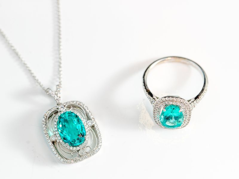 A kevésbé ismert drágakövek közé tartozik a Paraiba Turmalin