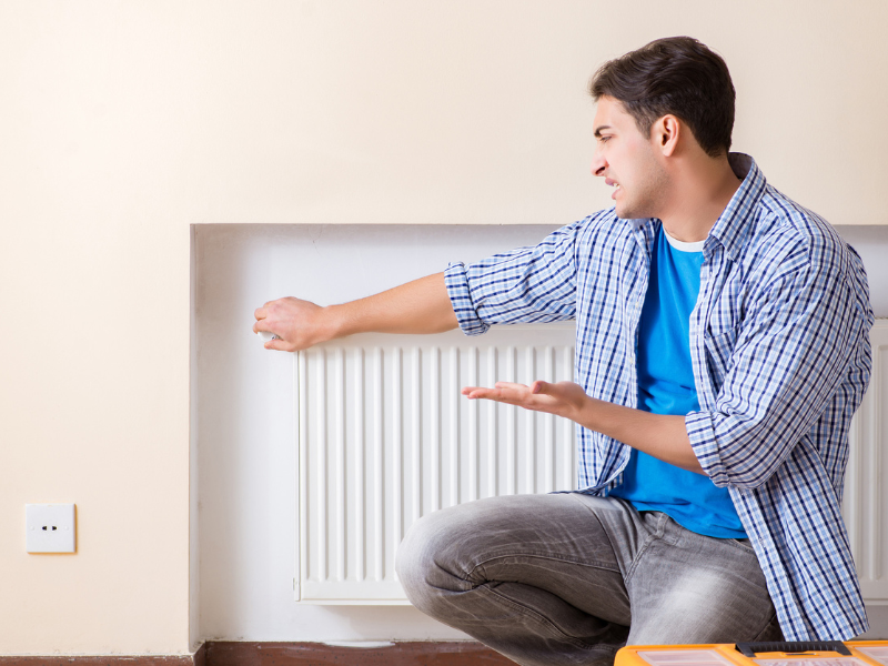 Radiátor légtelenítése, így lesz melegebb a lakás és alacsonyabb a számla