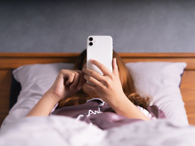 Negatív hatással lehet a napodra a reggeli telefonböngészés