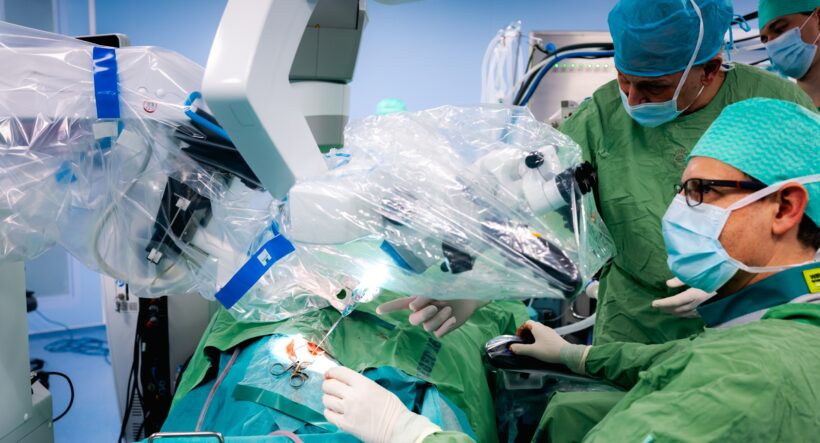 Robottal műtenek a Szegedi Tudományegyetemen