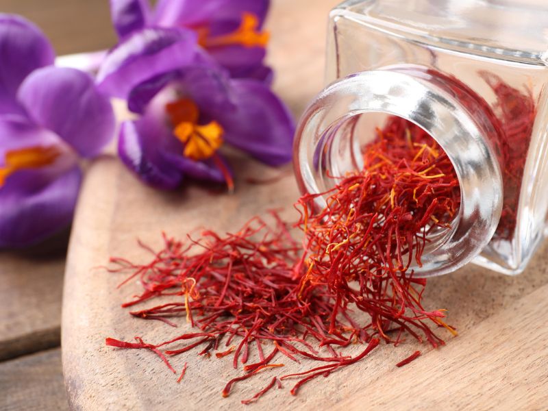 Sáfrány előnyei: így segíthet a depresszió, PMS és memóriazavarok ellen