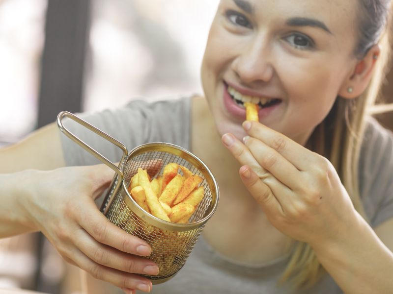 Tökéletesen ropogós sült krumpli titka – a majonéz aranybarnára pirítja, belül mégis omlós marad