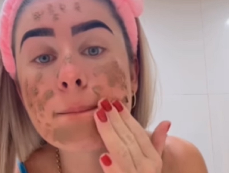 Széklet arckezelés TikTok trend