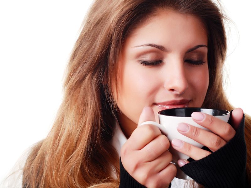 Egy csésze tea az asztalon, ami több lehet egyszerű szokásnál, erős csontok/Fotó: 123rf.com