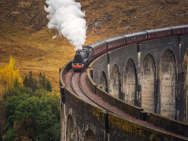 Felveszi a versenyt a Roxfort Express-szel: a világ legszebb vasútvonala Skóciában